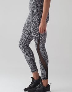 lululemon invigorate tight daisy dust alpine